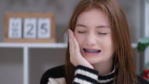 Teeth grinding teen photo